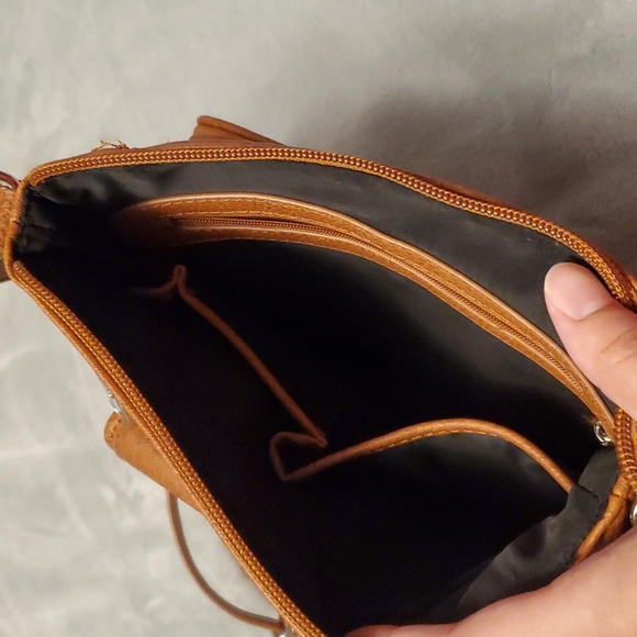 Co-lab Crossbody - Picture 4 of 5